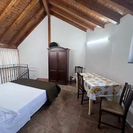 Apartment Esclusivo Cortile Duca D'aosta Ai Piedi Dell'etna *
